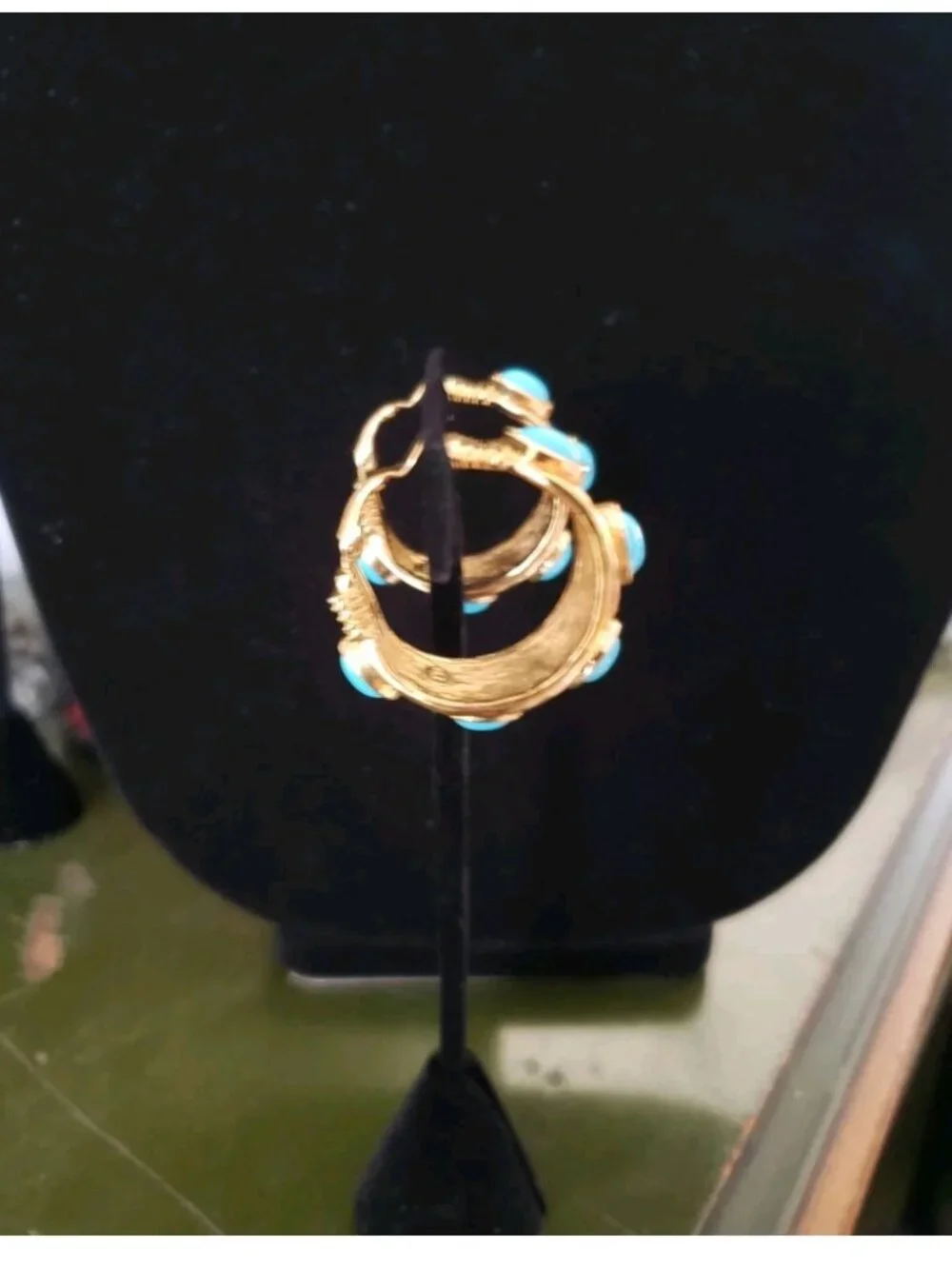 BEAUTIFUL KJL Kenneth J Lane 265$ GOLD TONE  HOOP TURQUOISE CLIP ON EARRINGS